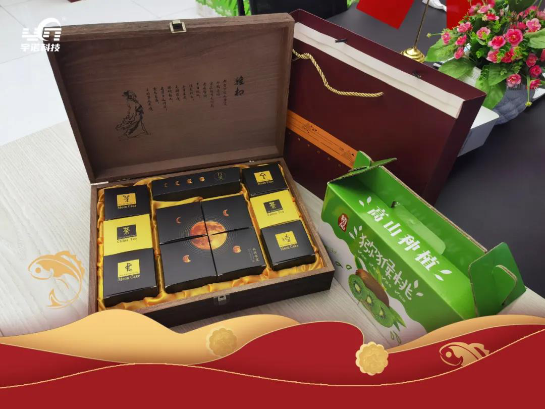 每逢佳節(jié)情意濃，月盼團圓映人間